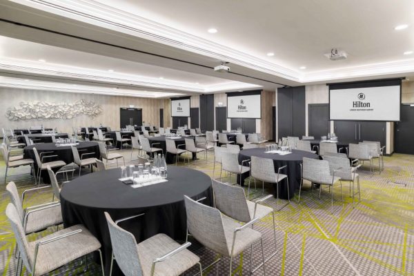 Concorde Suite - Cabaret setup - Facing side screens