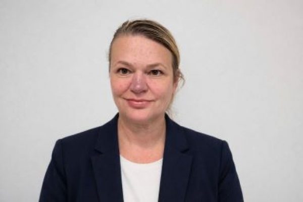 Jennifer Nielsen